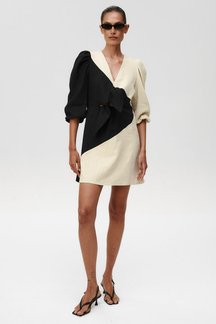 Romance Me Dress Sand - Undress Code EUR